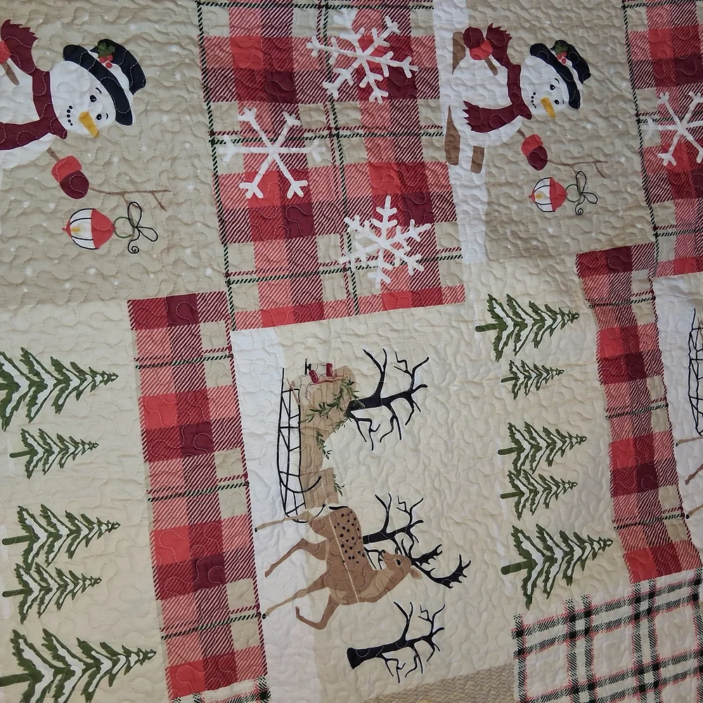 Festive Holiday King Size Quilt with Deer and Cardinal Design, With Shams